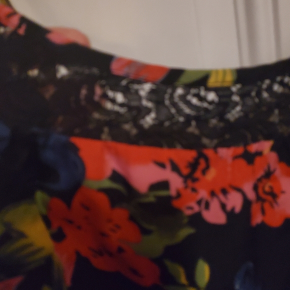 Band of Gypsies floral and lace crop top-like new - Picture 2 of 5